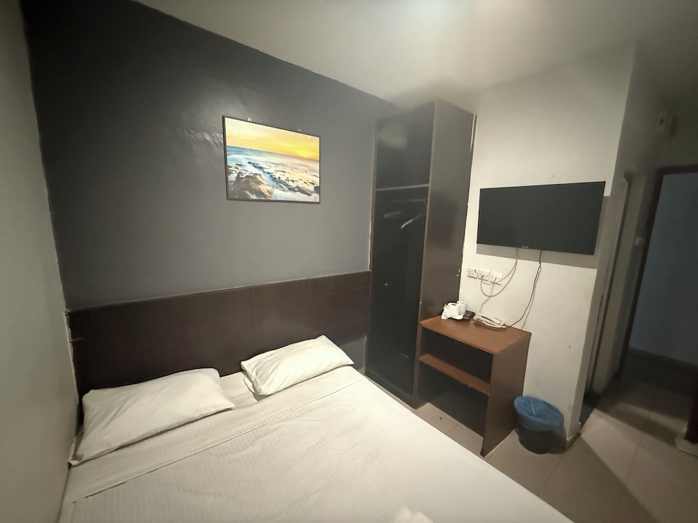 Standard, Queen Bed