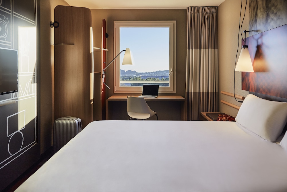 Ibis La Ciotat 29/74