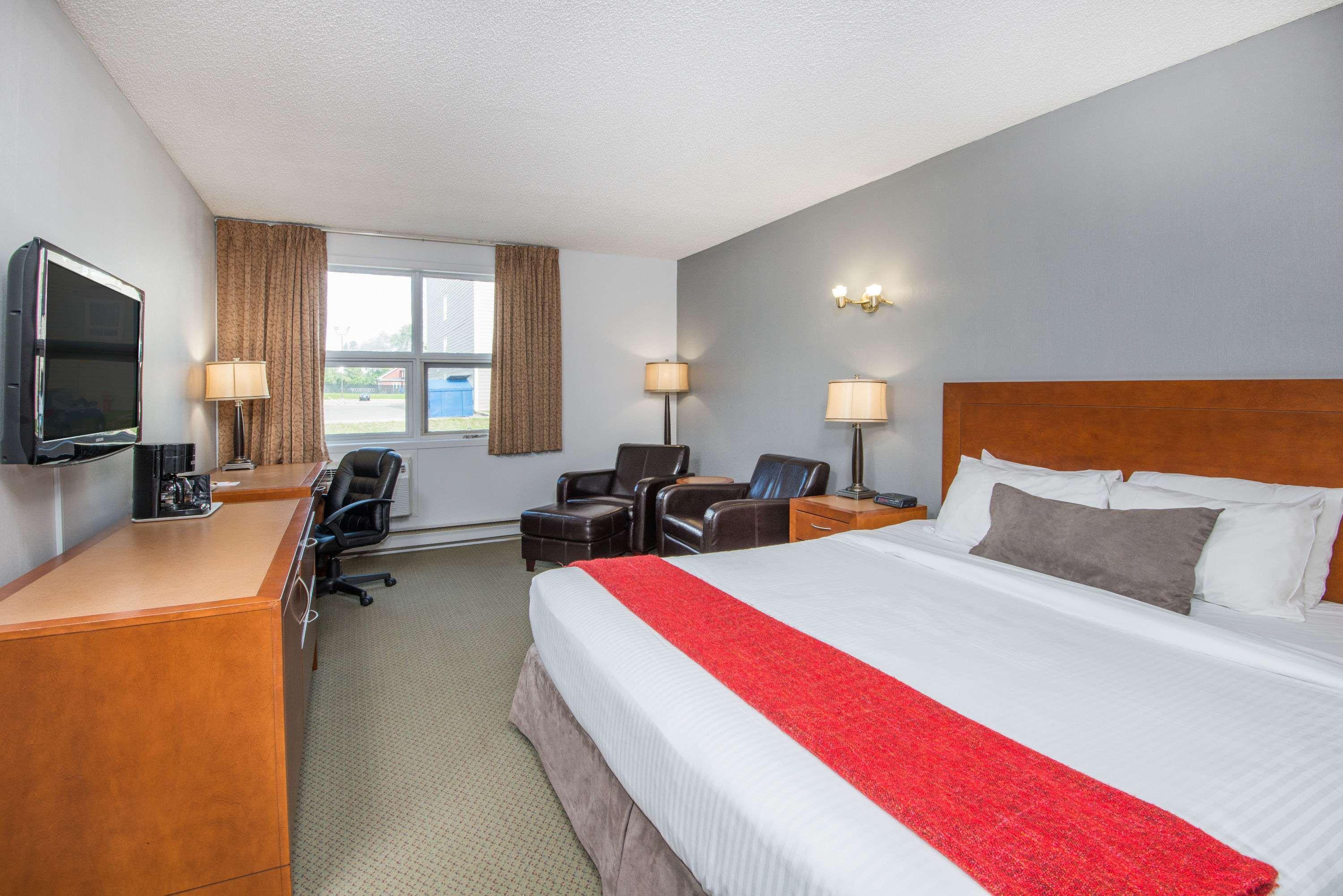 ROOM, KING BED
