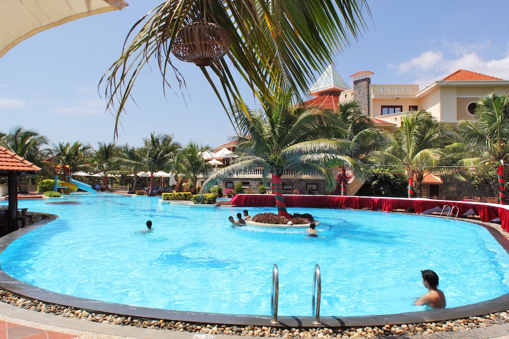 Golden Coast Resort And Spa 44/50