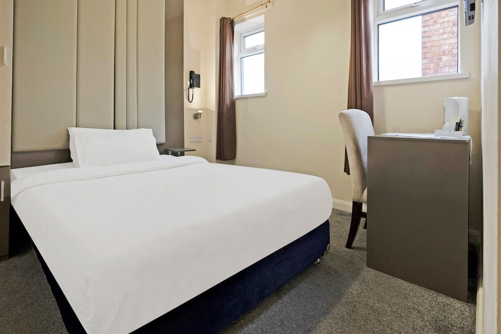 OYO The Baltimore Hotel 23/70