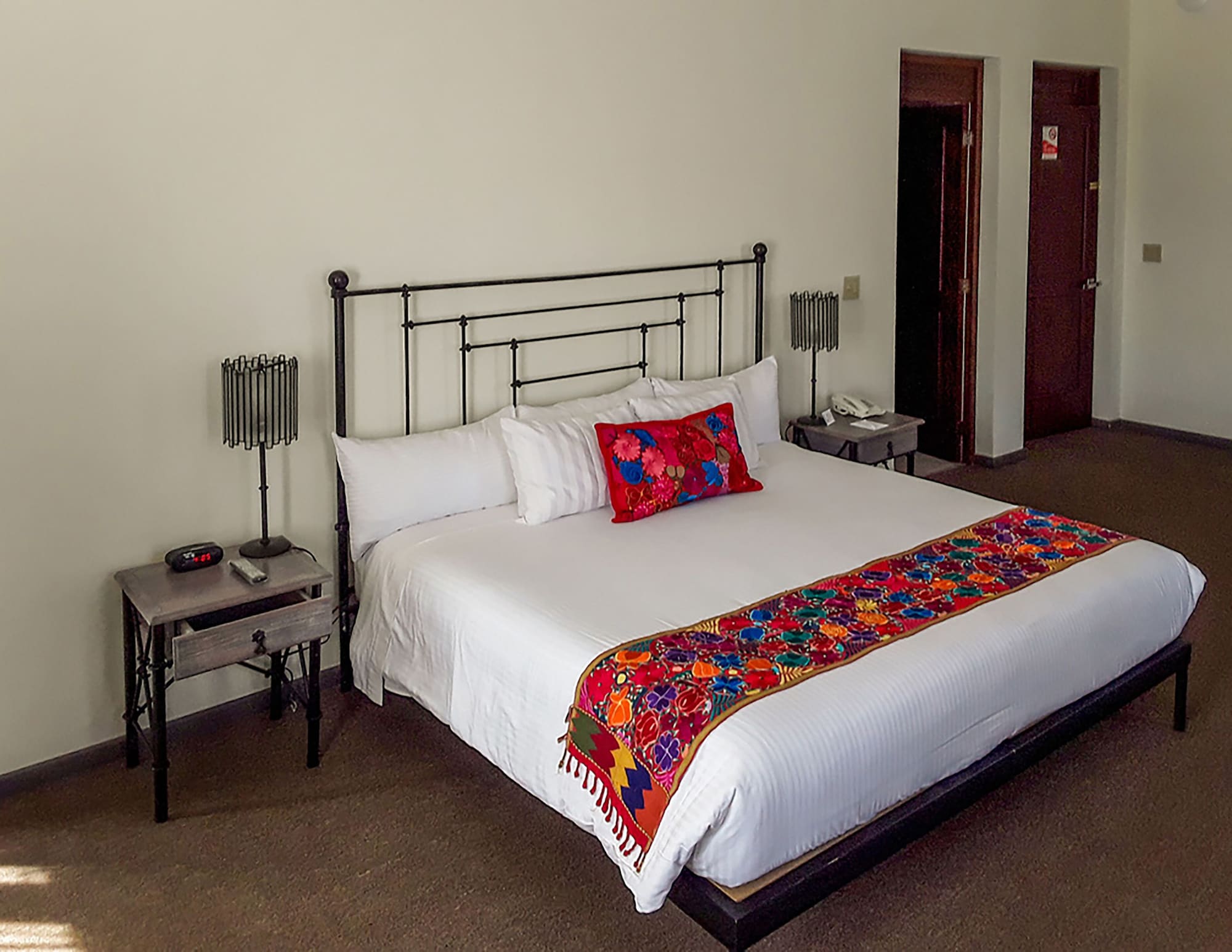 Premier, King Bed 3/10