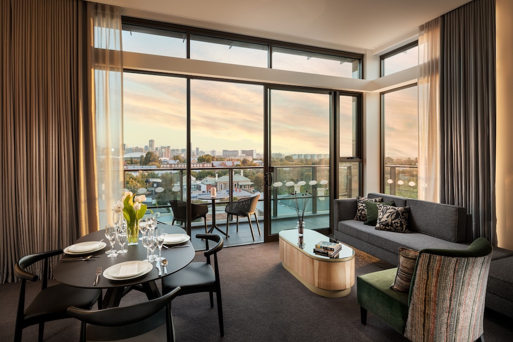 Majestic M Suites 16/28
