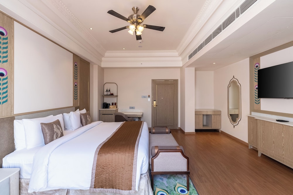 Wyndham Grand Udaipur Fateh Sagar Lake 24/66