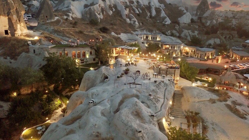 Traveller Apos S Cave Hotel 57/76