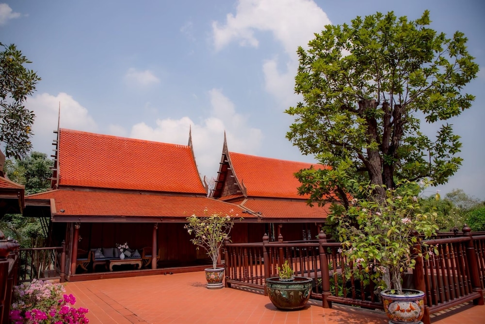 Divalux Resort And Spa in BANG SAO THONG
