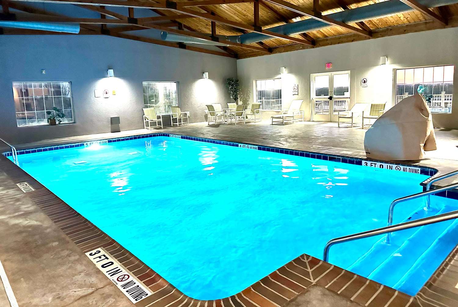 Microtel Inn Suites By Wyndham Quincy 6/12
