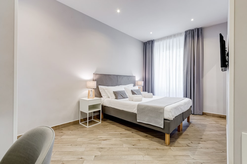 Colonna Luxury Suites 9/29