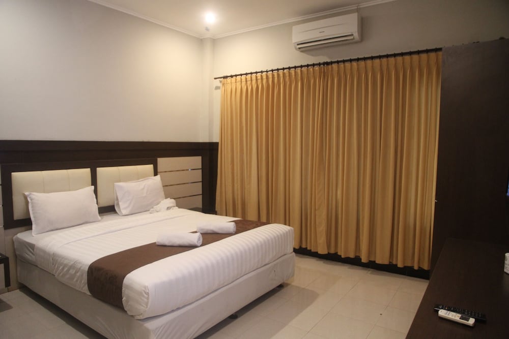 PURI SENGGIGI HOTEL 8/22