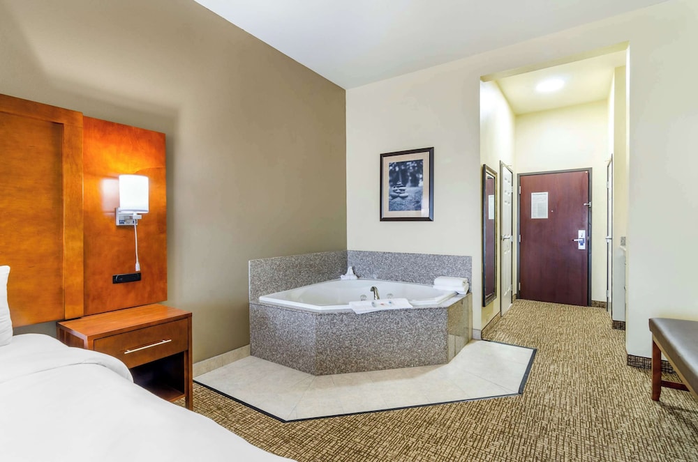 Comfort Inn And Suites 32/32
