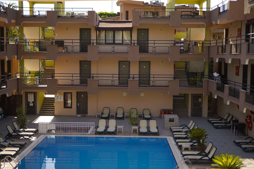 Aleria Belport Beach Hotel 11/71