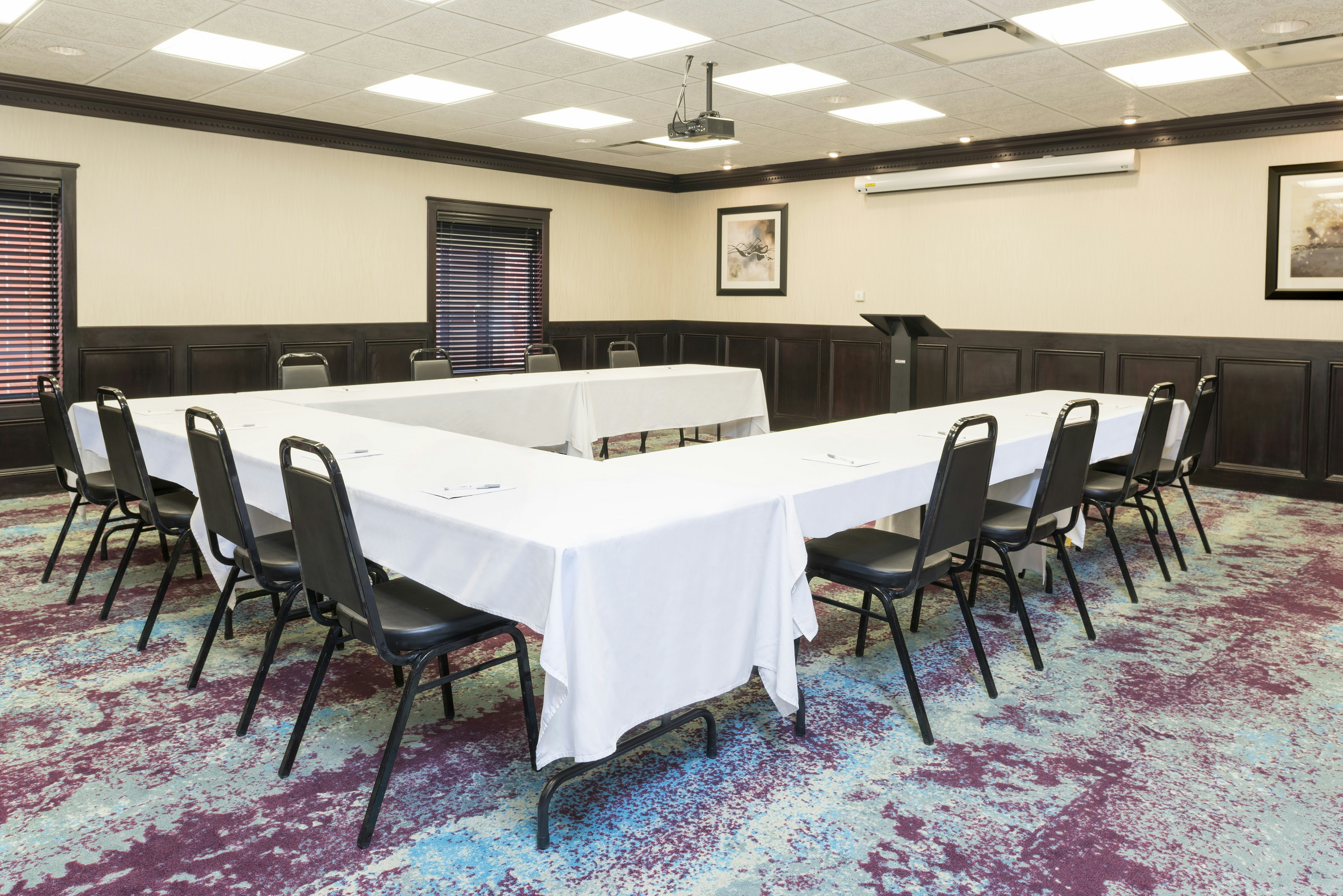 Hampton Inn Detroit/Roseville 17/20