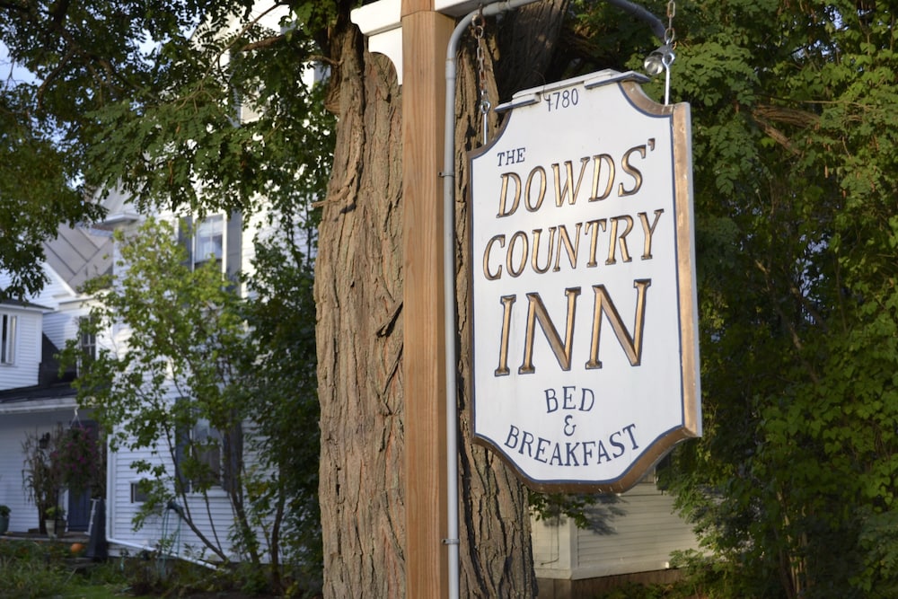 The Dowds Contry Inn and Event Center 4/50