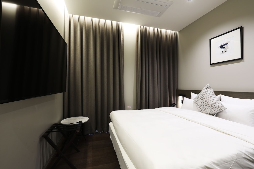 Standard, King Bed