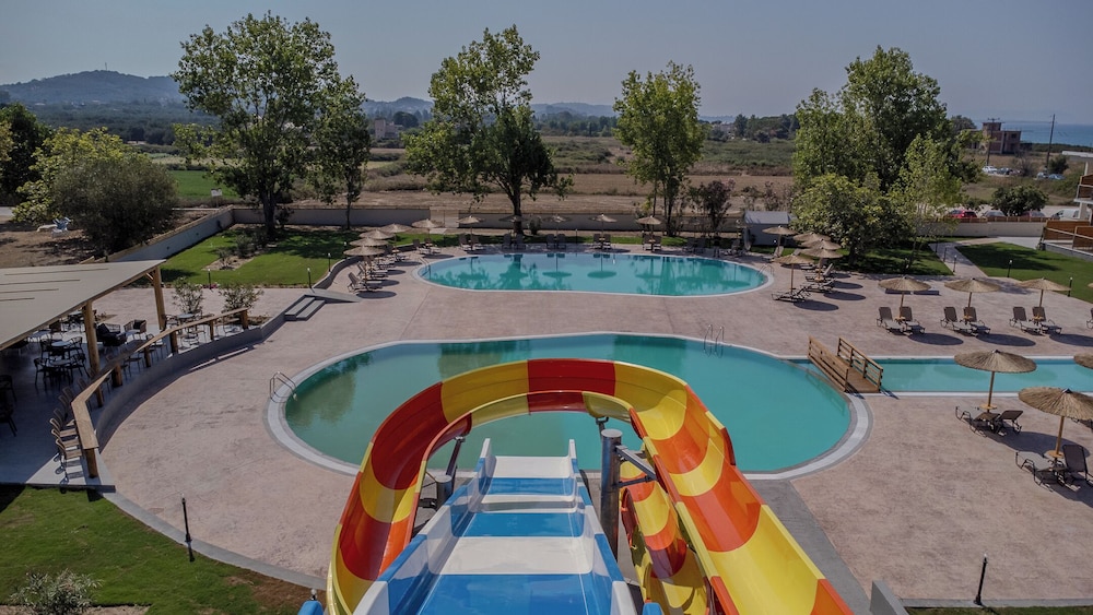 Blue Water Resort 48/60