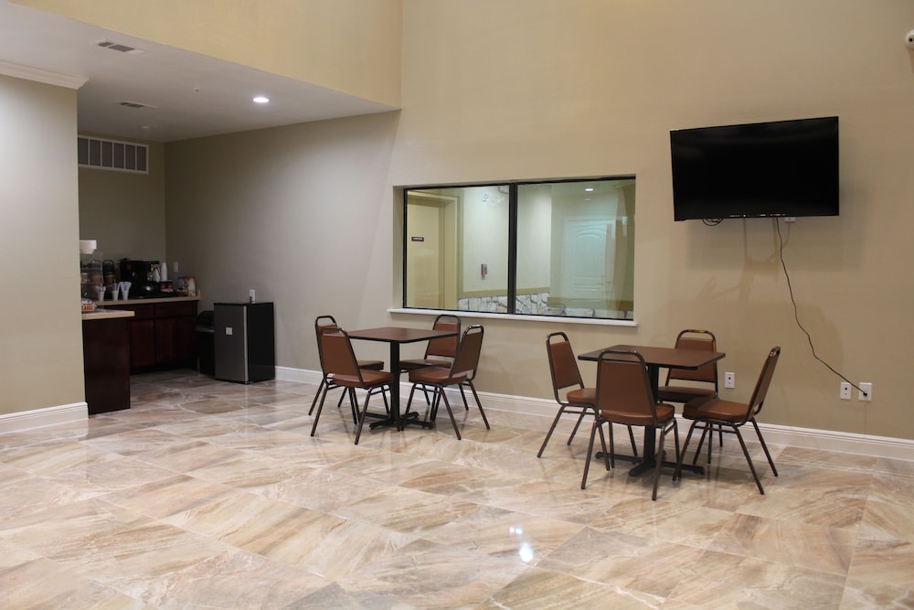 Express Inn & Suites - Bush Airport 24/34