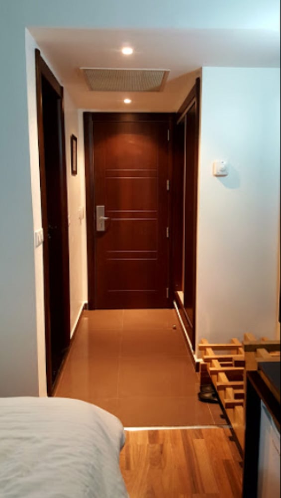 CLEAN HOTEL 28/62