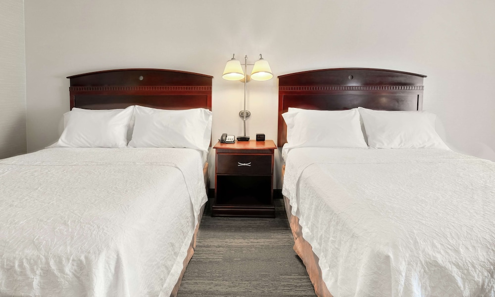 Hampton Inn Nashua 12/43