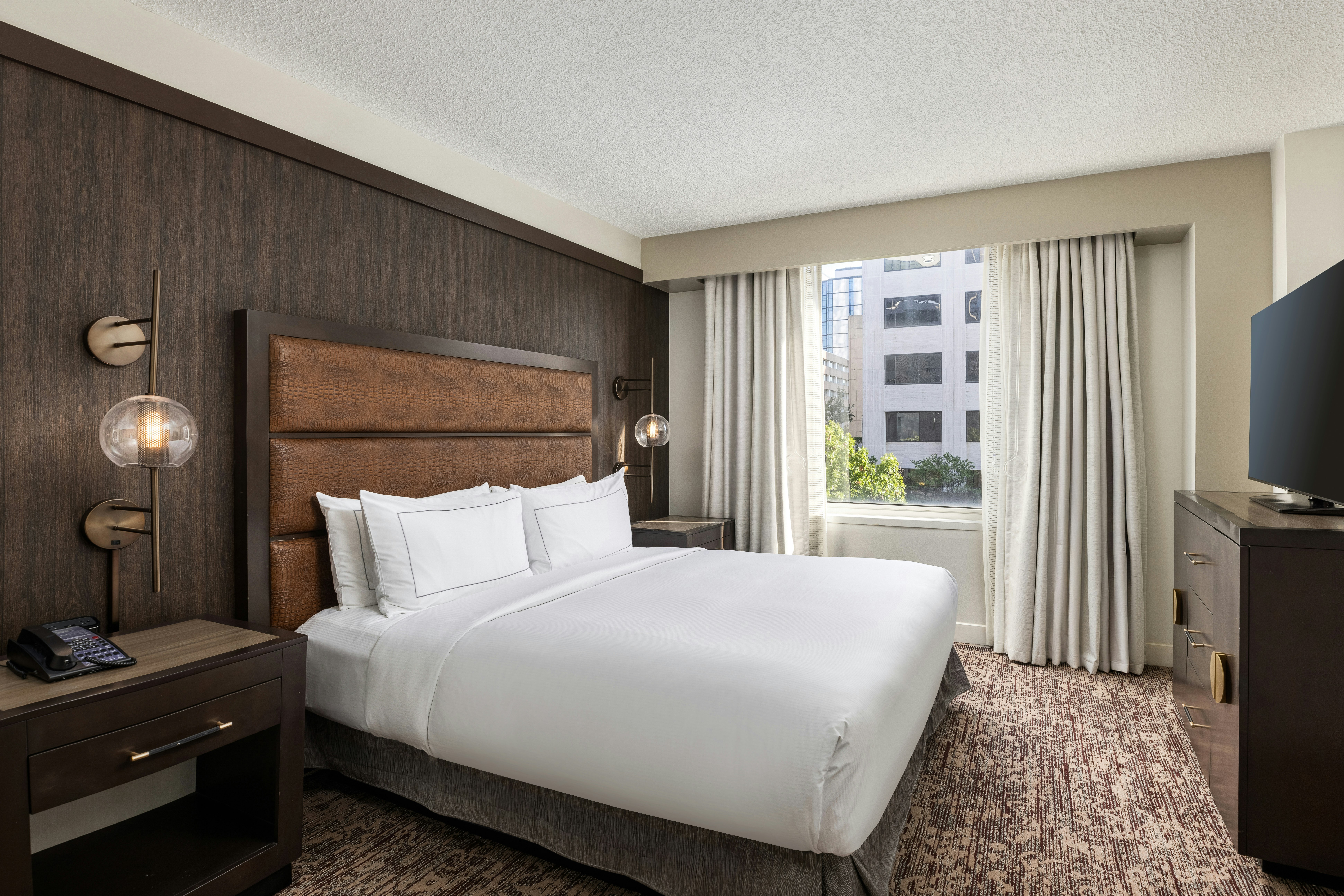 ROOM, KING BED, ACCESSIBLE