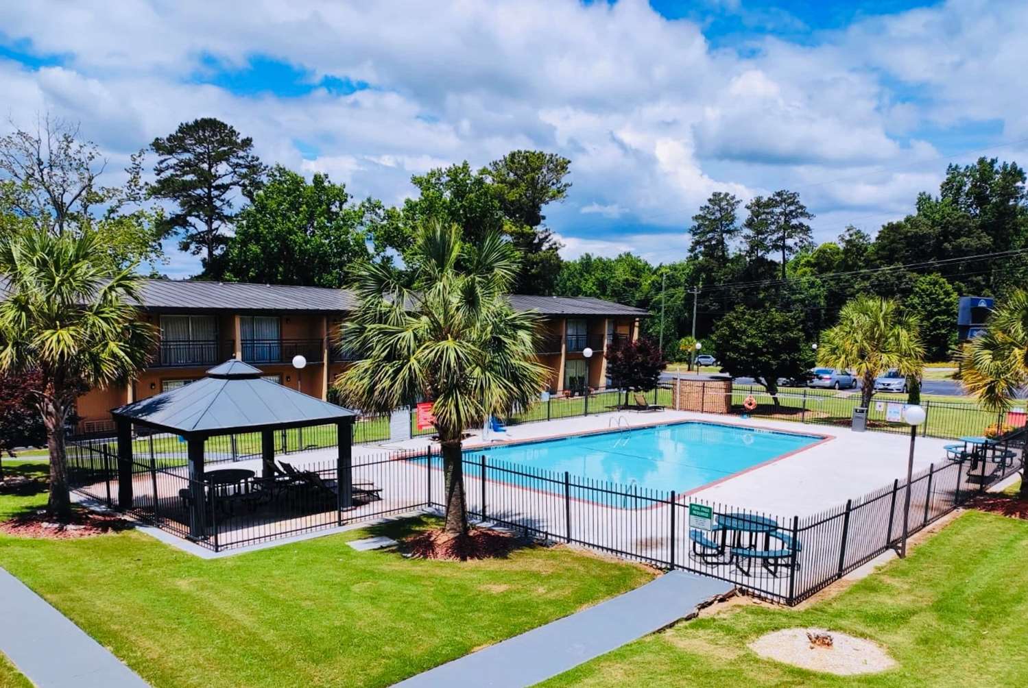 Howard Johnson By Wyndham Athens 10/13