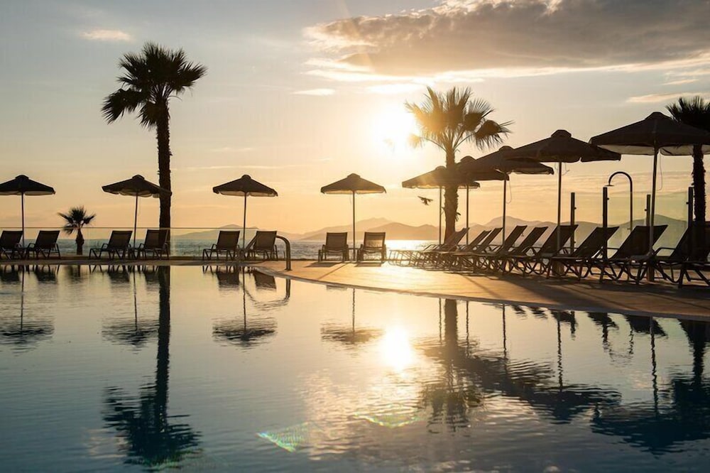Aeolos Beach Hotel 54/57