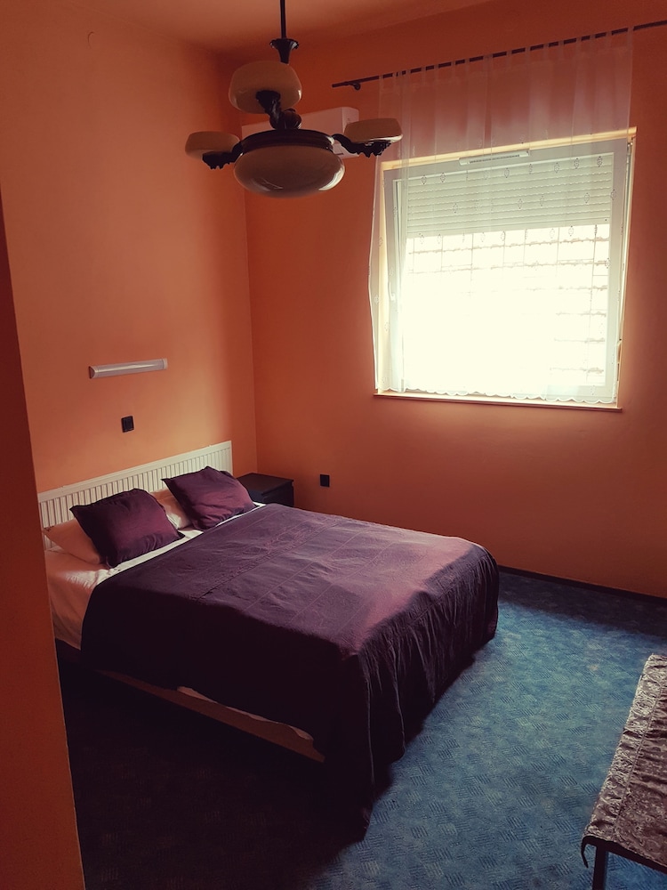 Attila Hotel 24/60