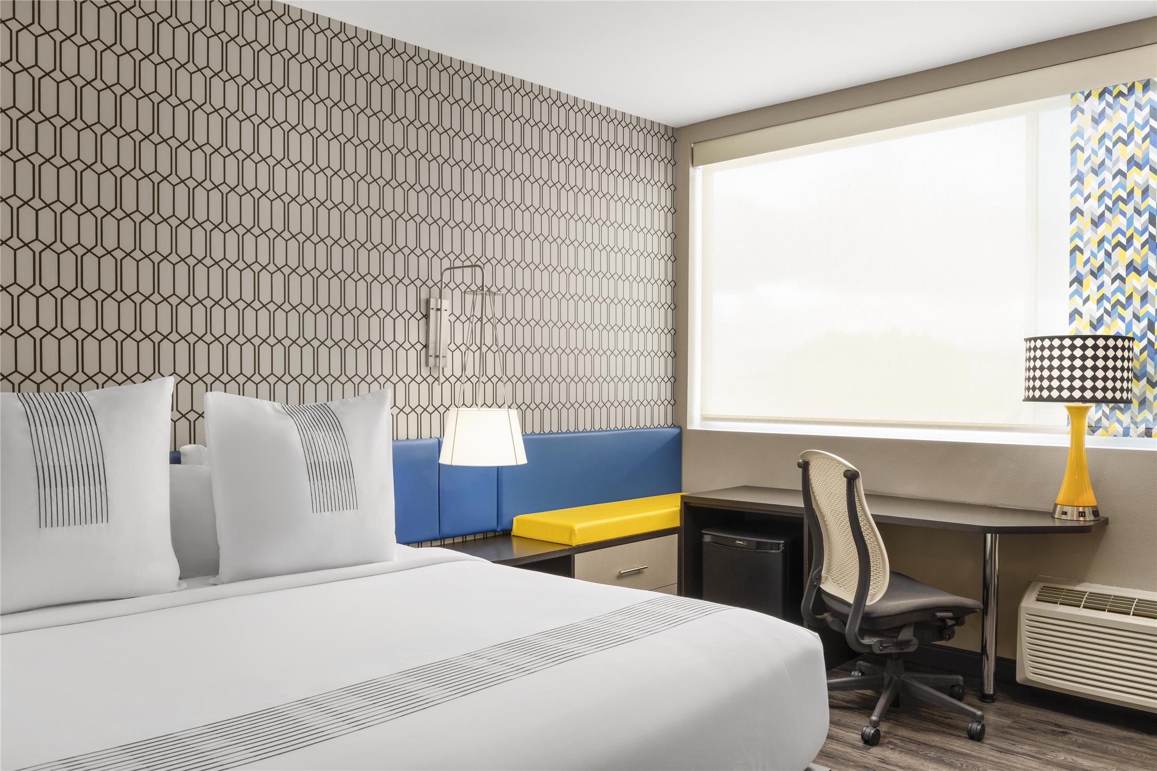غرفة سيغنتشر كبيرة بسرير كينج، Glo Best Western Dawley Farms In Sioux Falls 3/6