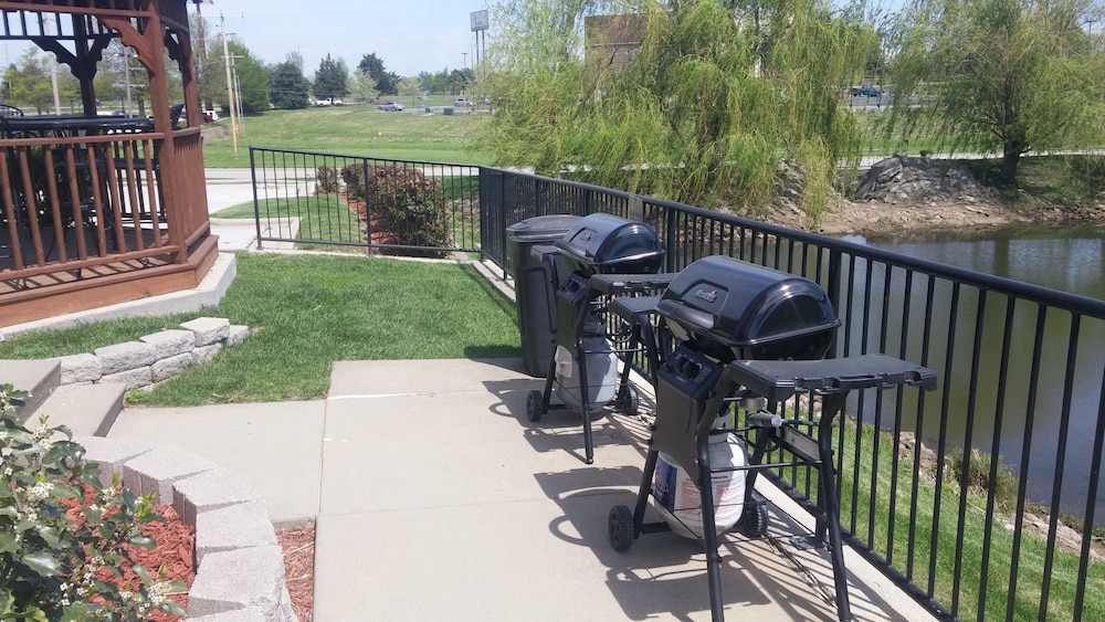 Candlewood Suites Springfield 56/57