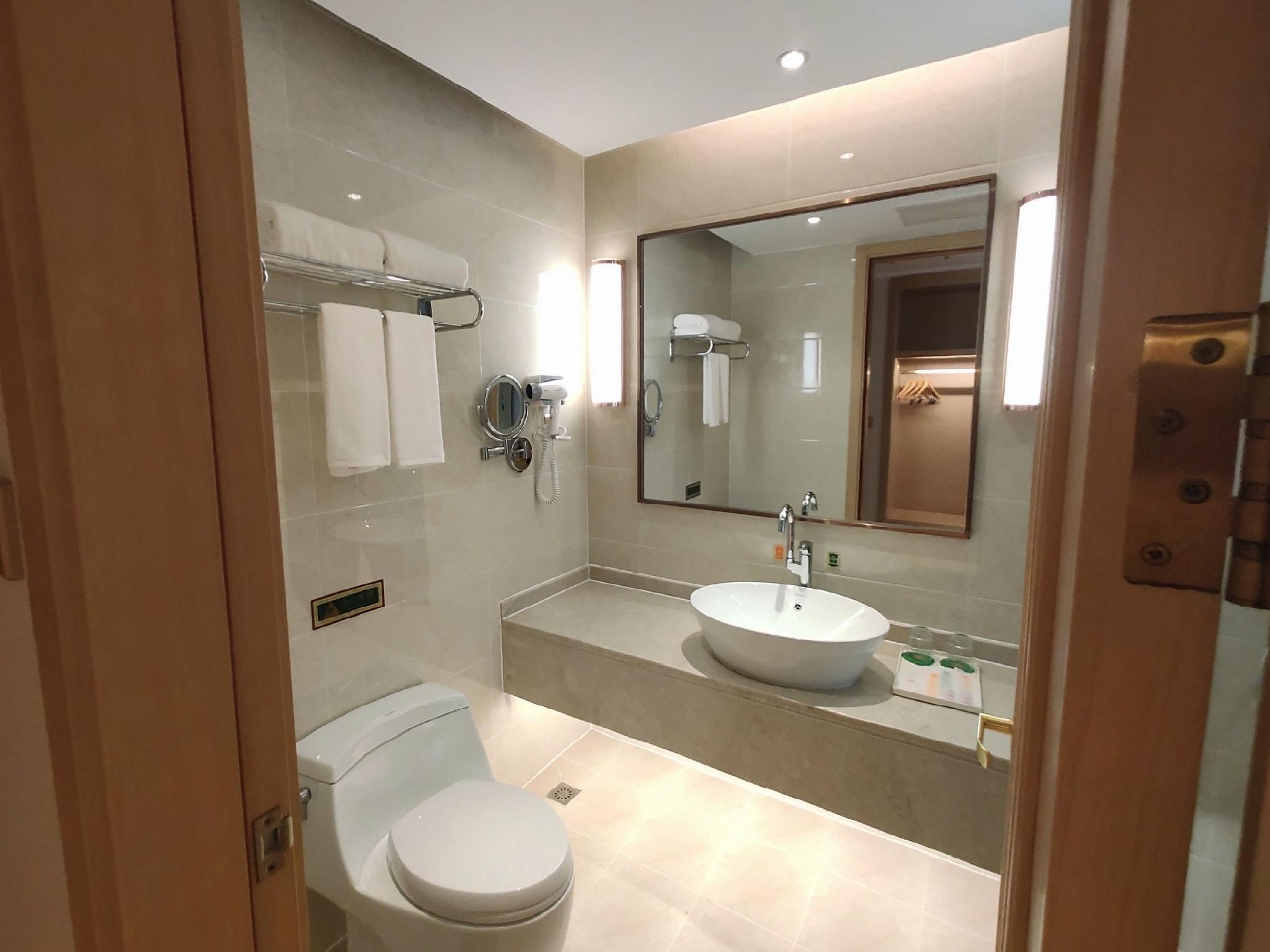 Vienna Hotel (Huaiyuan Xinhe) 31/33