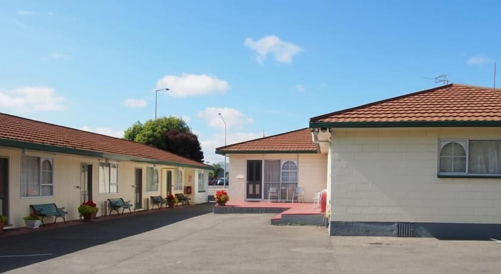 Earnslaw Motel 35/39