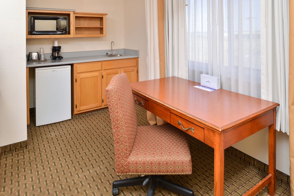 GuestHouse Inn and Suites Cheyenne 22/28