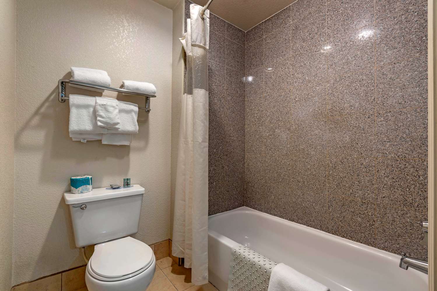 غرفة بسريرين كوين، Best Western Orchard Inn 5/5