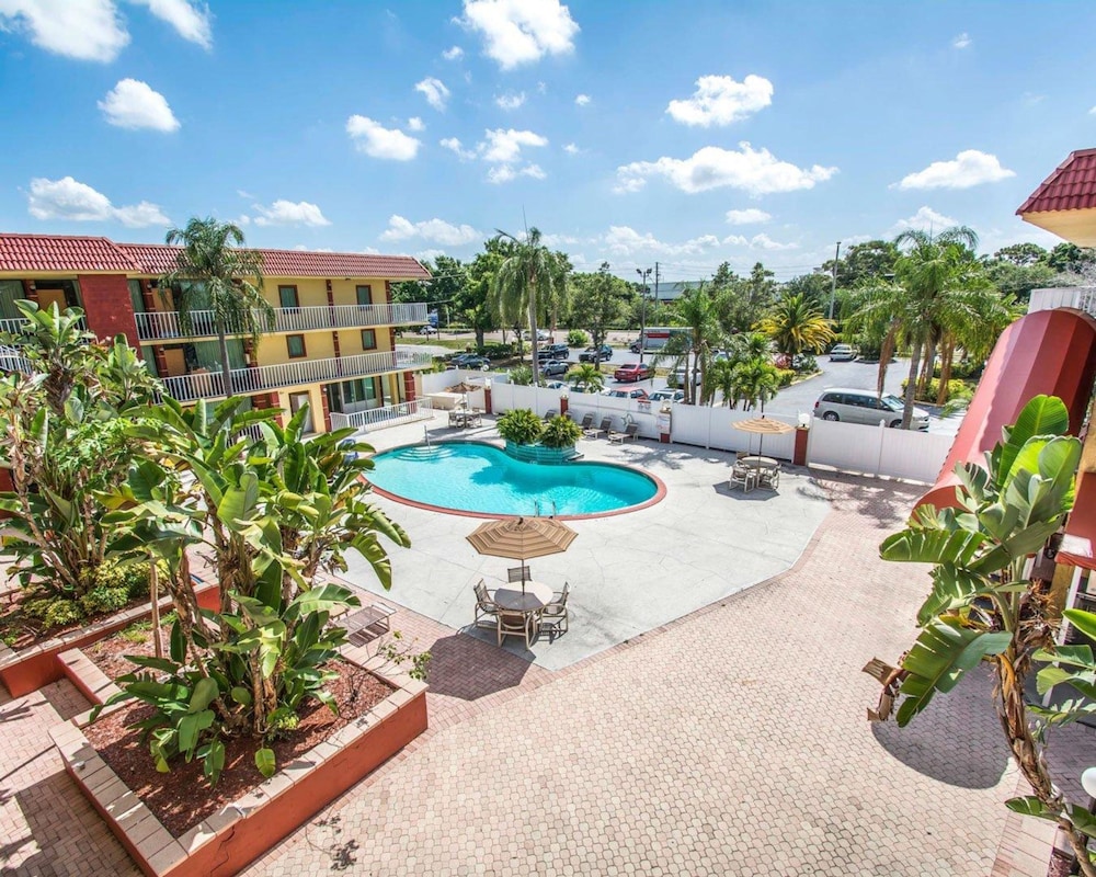 Quality Inn & Suites At Tropicana Field 3/39