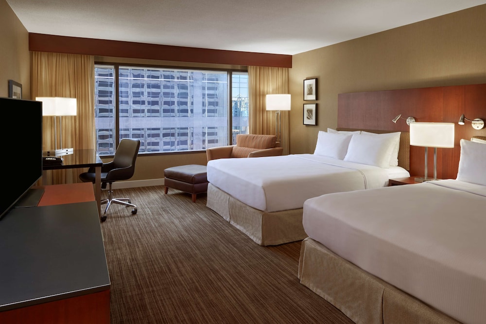 Hilton Toronto 28/75