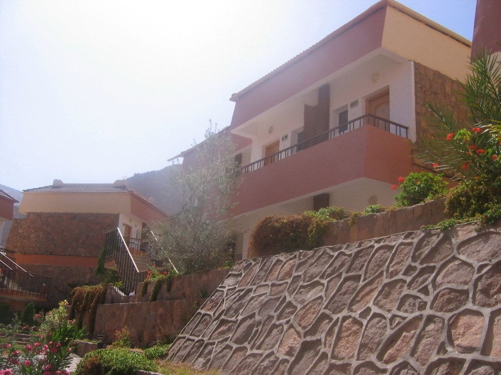 Catherine Plaza 16/48