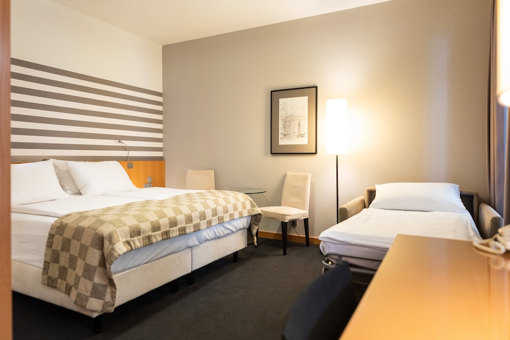 HOLIDAY INN VIENNA CITY 15/74