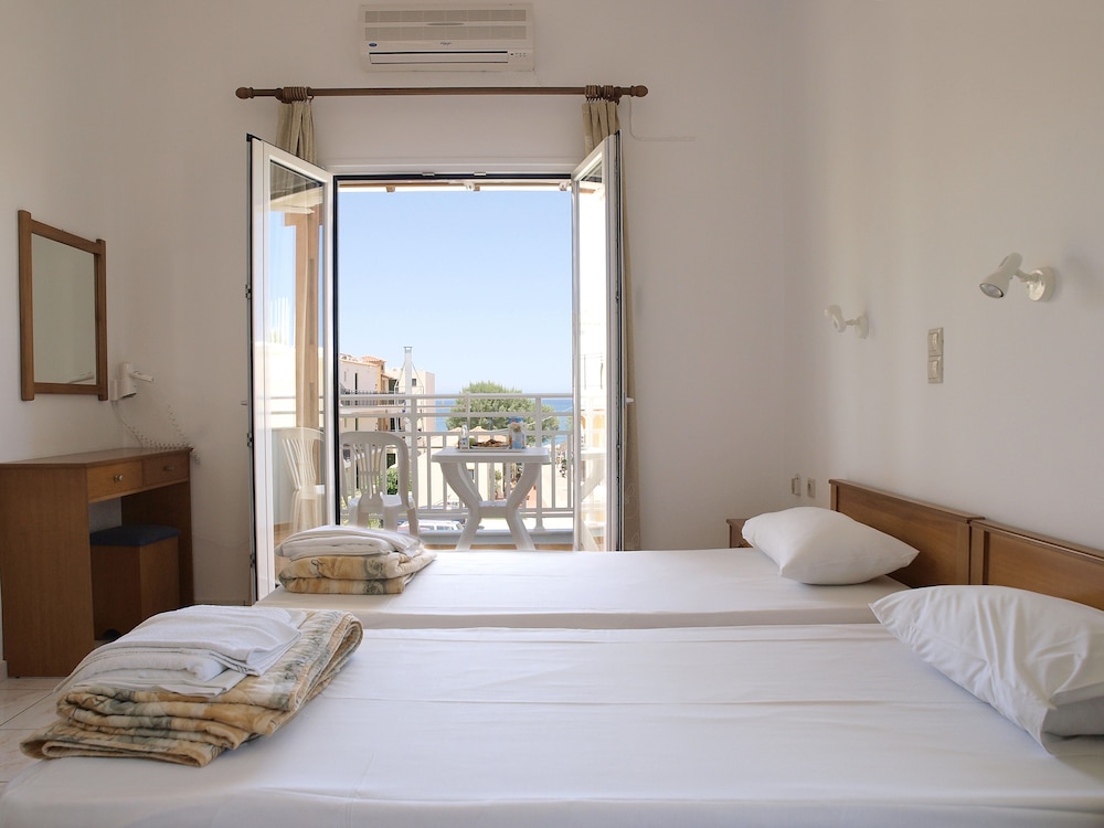 STANDARD, SEA VIEW