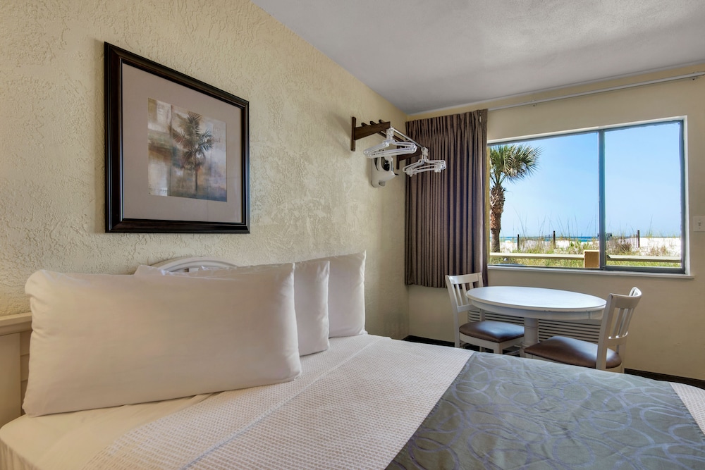 Ramada by Wyndham Panama City Beach / Beachfront 5/25