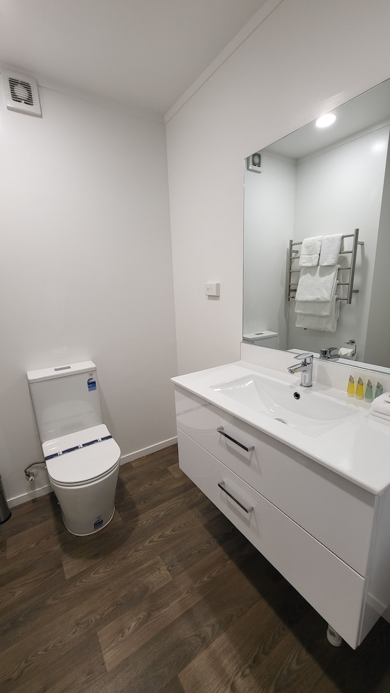 Manukau Motor Lodge 57/58