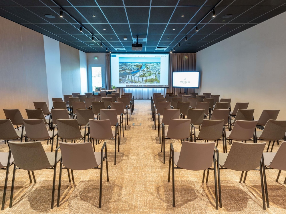 Mercure Angers Lac De Maine 39/49