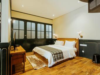 Loft, King Bed, Large, Pool Area