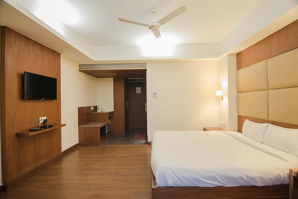 LN Hotels and Resorts 14/48