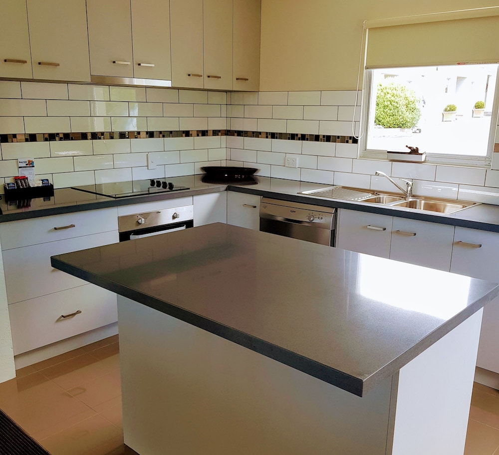 BAY VIEW VILLAS 24/64