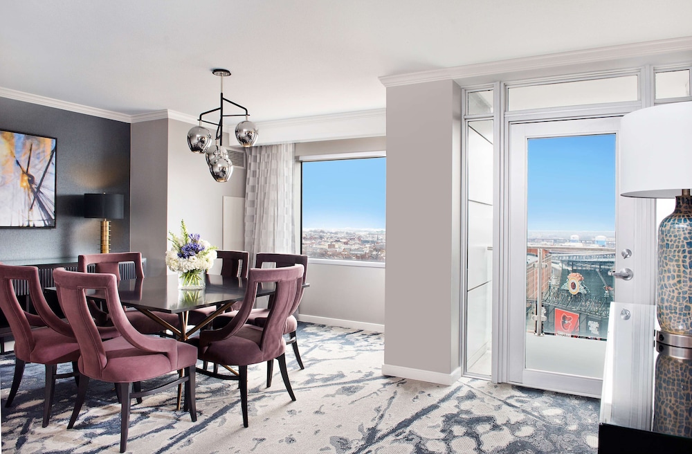 Hilton Baltimore Inner Harbor 69/84