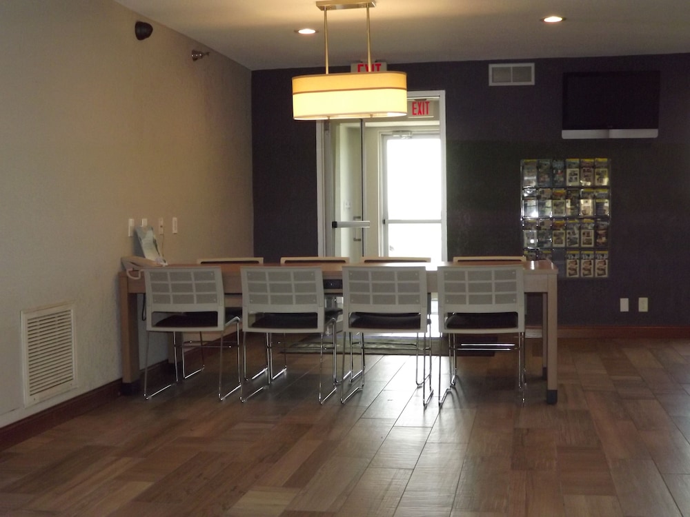 Microtel Inn Suites Ames 28/38