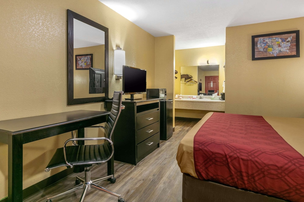 Econo Lodge Jonesboro 21/25