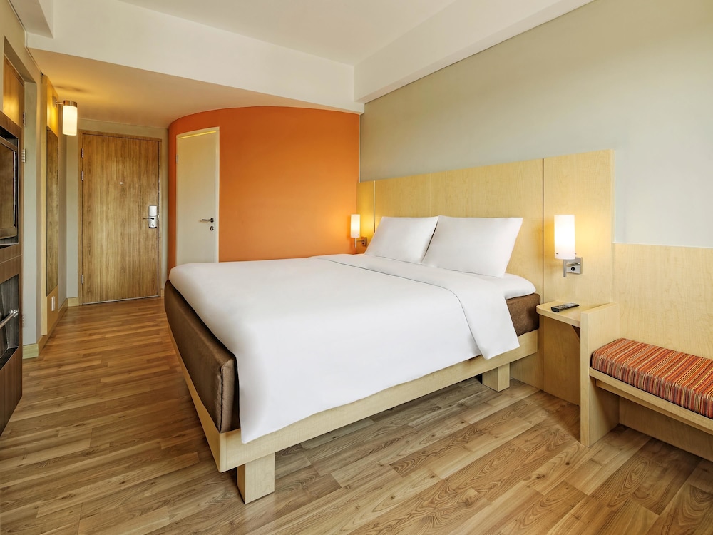 Ibis Padang 11/51