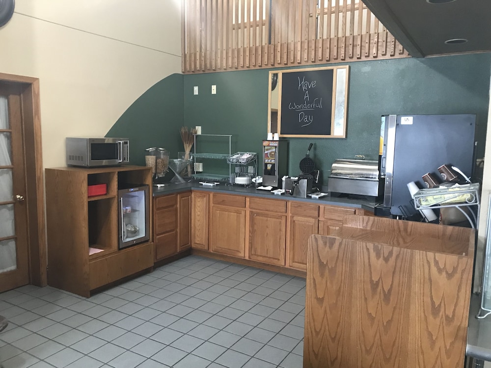 Northwoods Inn & Suites Blackduck 18/20