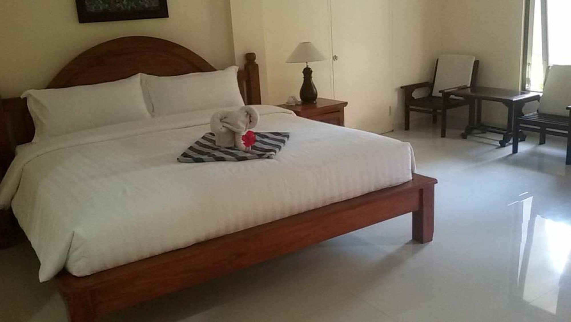 SUPERIOR, DOUBLE OR TWIN BED