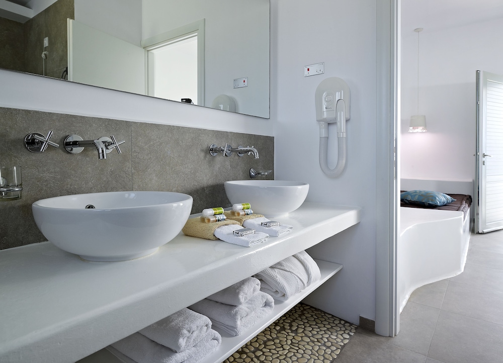 Santa Maria Luxury Suites 28/32